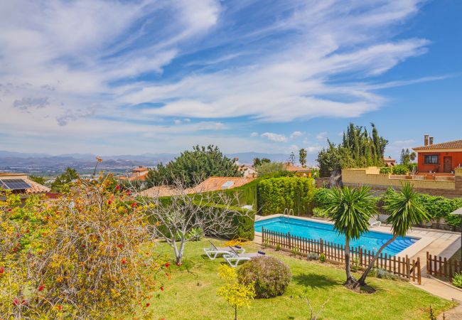Cottage in Alhaurin de la Torre - Cubo's Pink Townhouse Los Manantiales