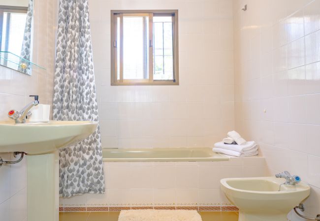 Cottage in Alhaurin de la Torre - Cubo's Pink Townhouse Los Manantiales