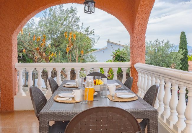 Cottage in Alhaurin de la Torre - Cubo's Pink Townhouse Los Manantiales
