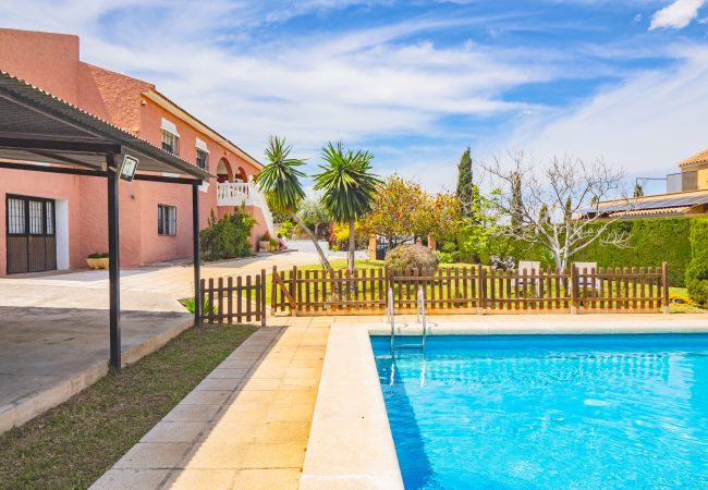 Cottage in Alhaurin de la Torre - Cubo's Pink Townhouse Los Manantiales