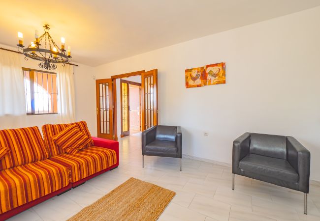 Cottage in Alhaurin de la Torre - Cubo's Pink Townhouse Los Manantiales