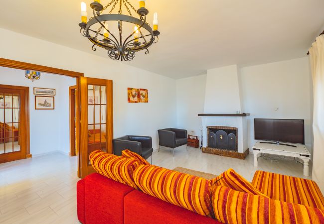 Cottage in Alhaurin de la Torre - Cubo's Pink Townhouse Los Manantiales