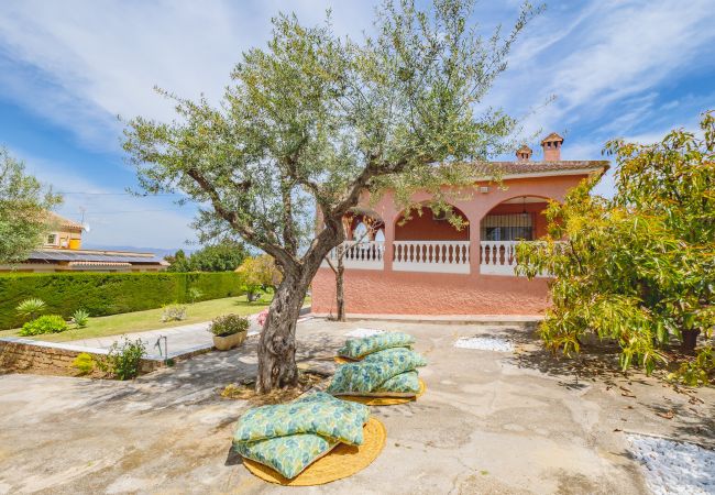 Cottage in Alhaurin de la Torre - Cubo's Pink Townhouse Los Manantiales