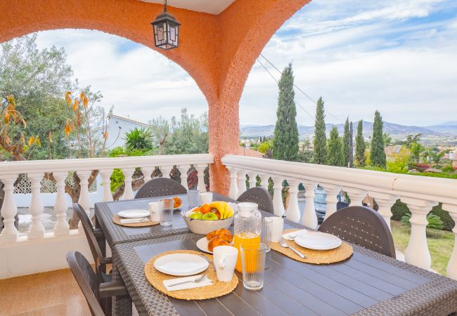 Cottage in Alhaurin de la Torre - Cubo's Pink Townhouse Los Manantiales