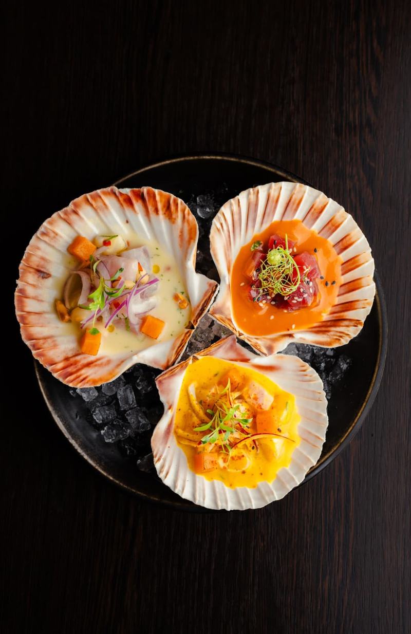 Des Saint-Jacques servies dans leur coquille, un plat d’Origen