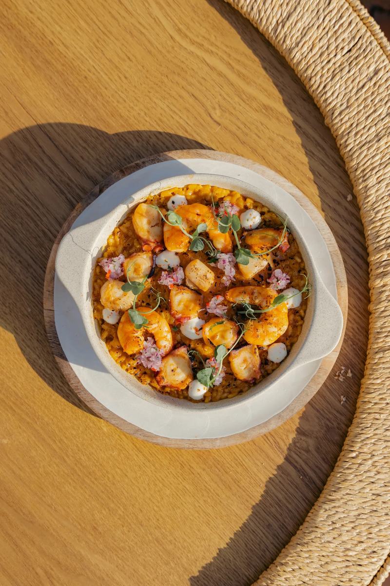 Un riz aux fruits de mer dans son plat, servi au Tardeo