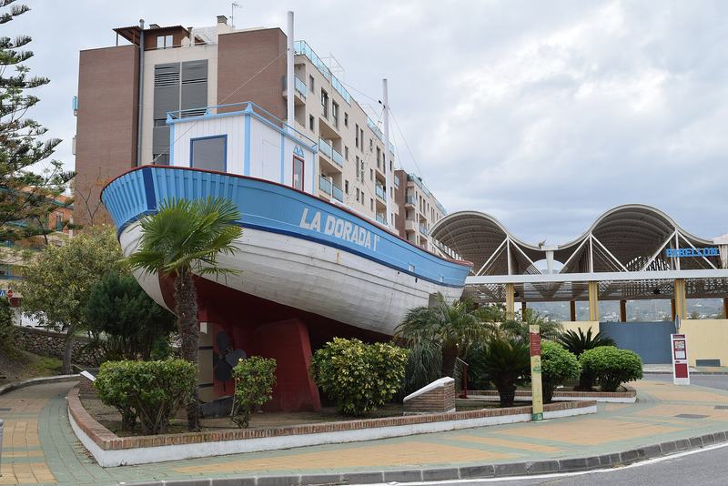 Der Nachbau der „La Dorada“, Chanquetes Boot aus Verano Azul, im Parque Verano Azul in Nerja